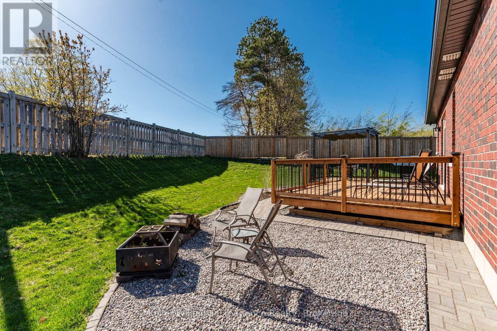939 STOLLAR PLACE Image 26
