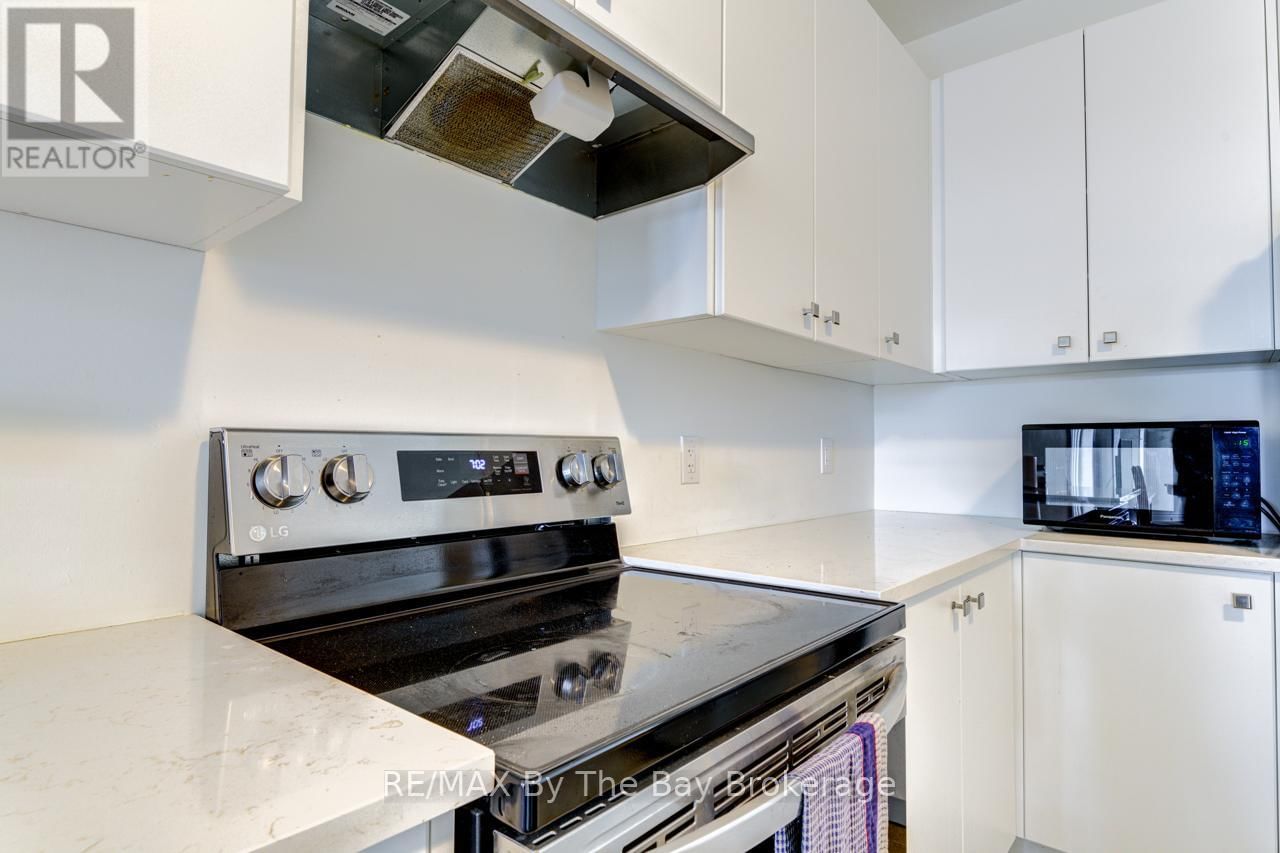 15 UNION BOULEVARD Image 10