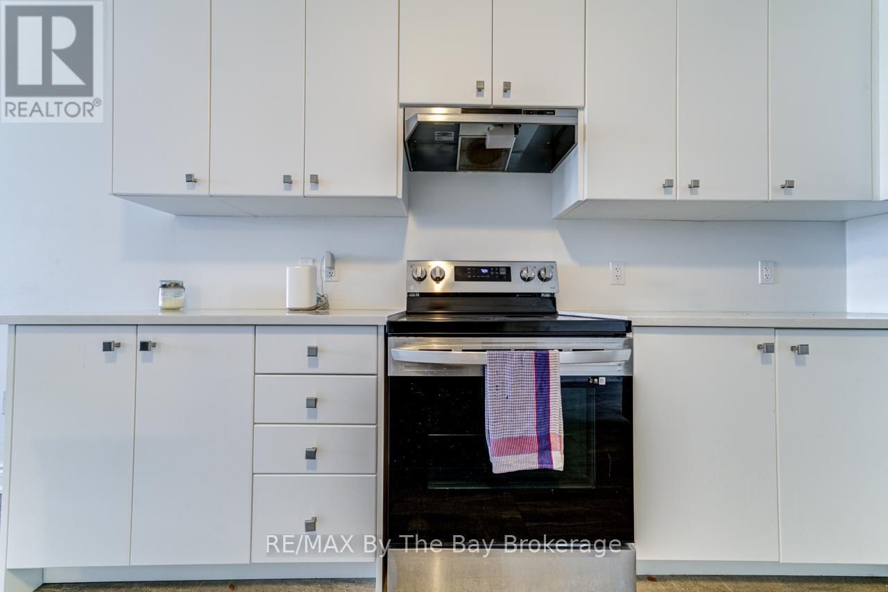 15 UNION BOULEVARD Image 12