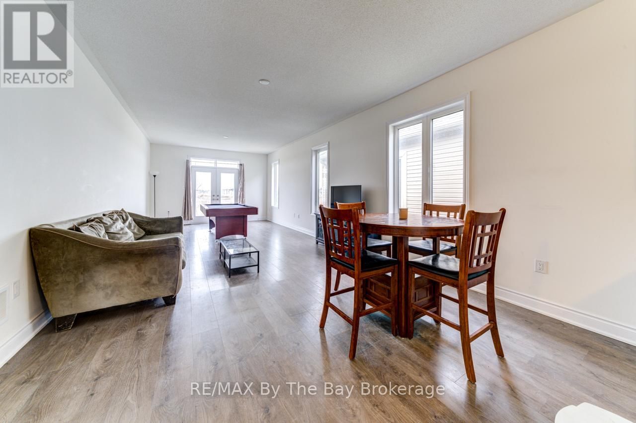 15 UNION BOULEVARD Image 13