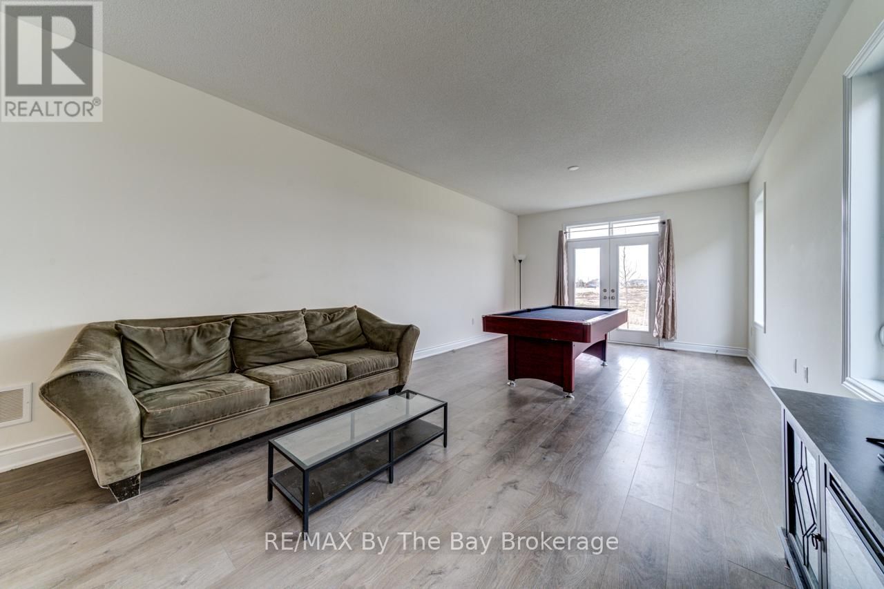 15 UNION BOULEVARD Image 16