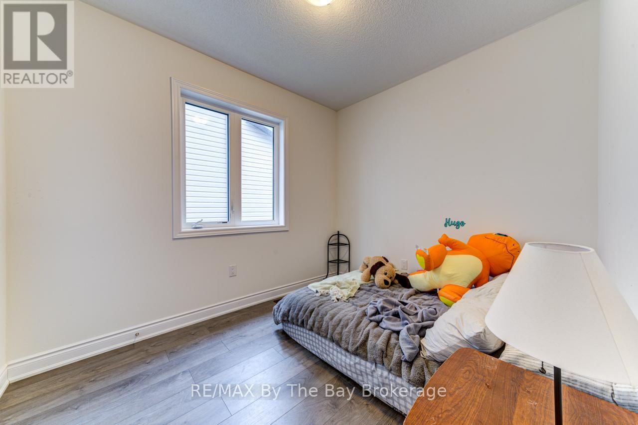 15 UNION BOULEVARD Image 19