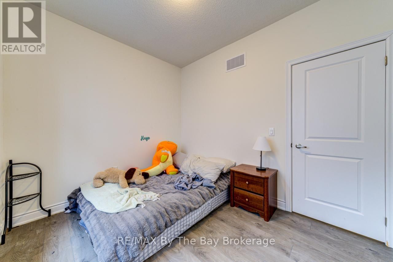 15 UNION BOULEVARD Image 20
