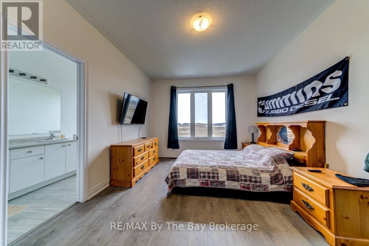 15 UNION BOULEVARD Image 22