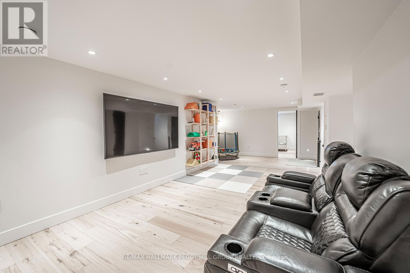 18 DICKSON ROAD Image 19