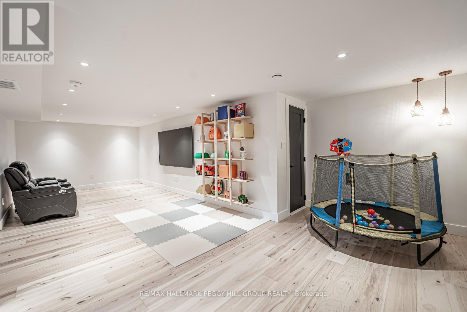 18 DICKSON ROAD Image 20