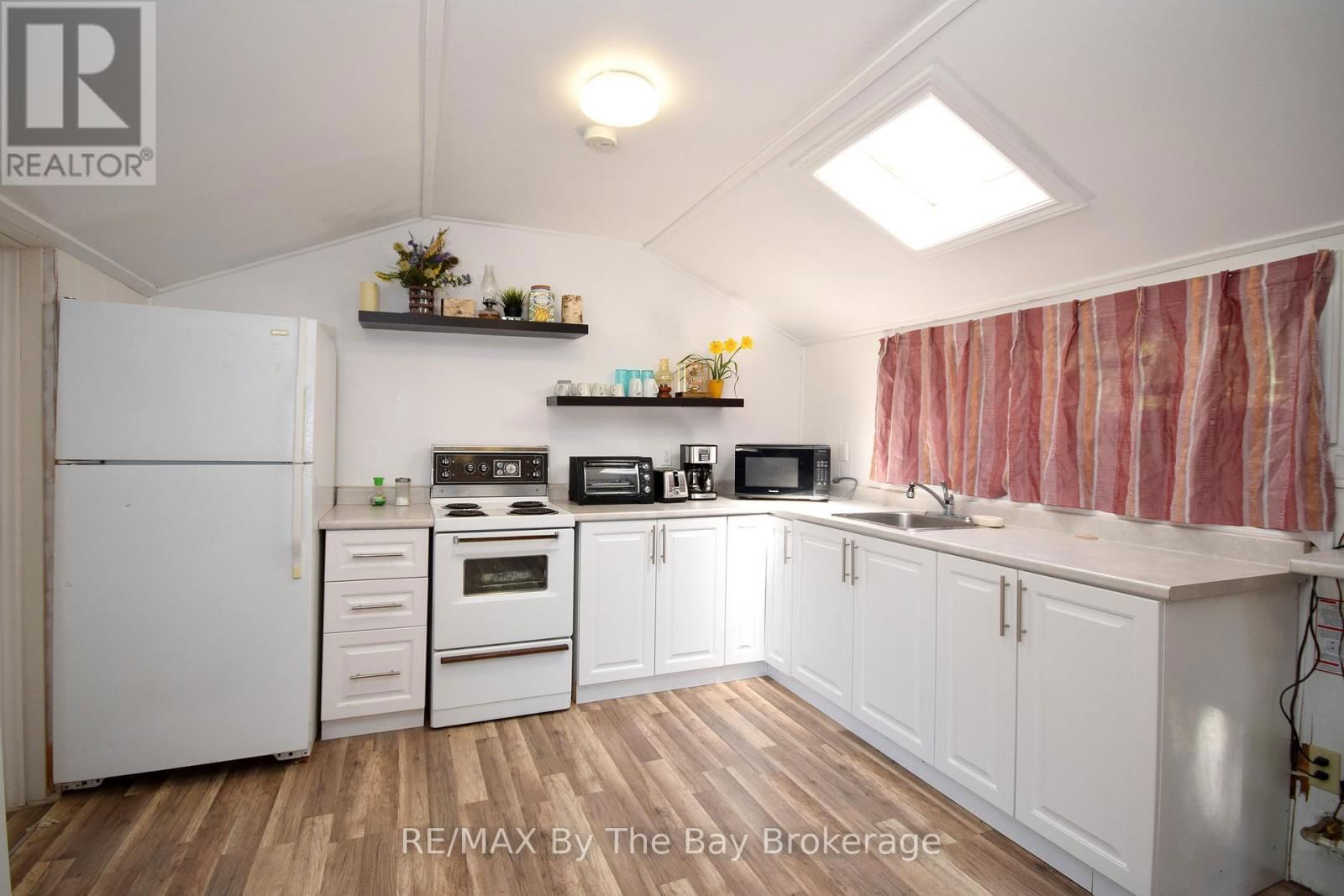 465 BLUEWATER LANE Image 10