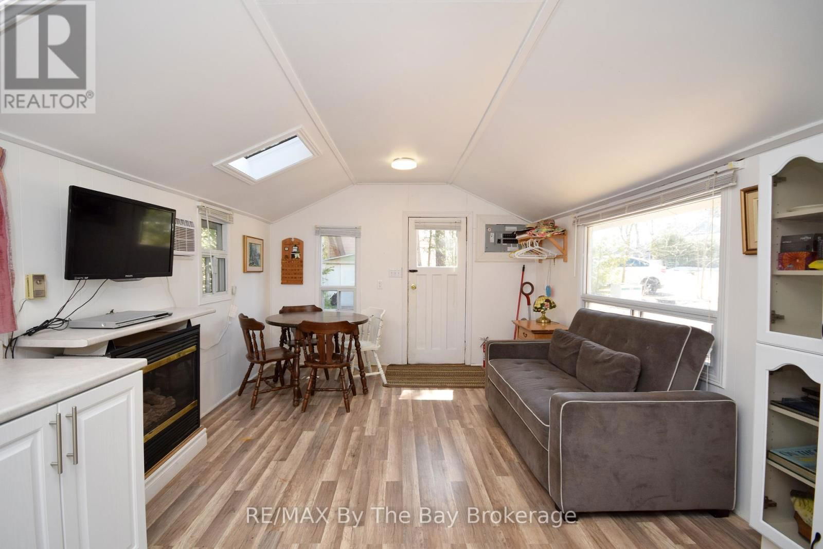 465 BLUEWATER LANE Image 17
