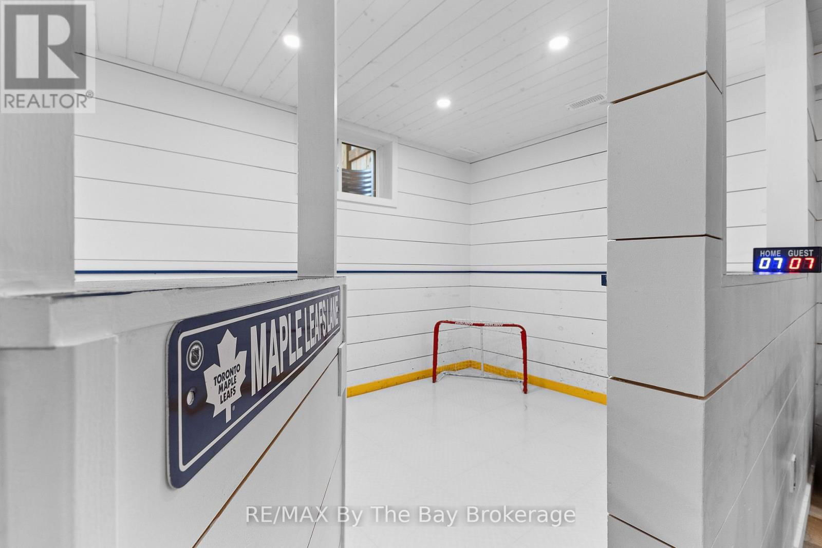 77 LOCKERBIE CRESCENT Image 45