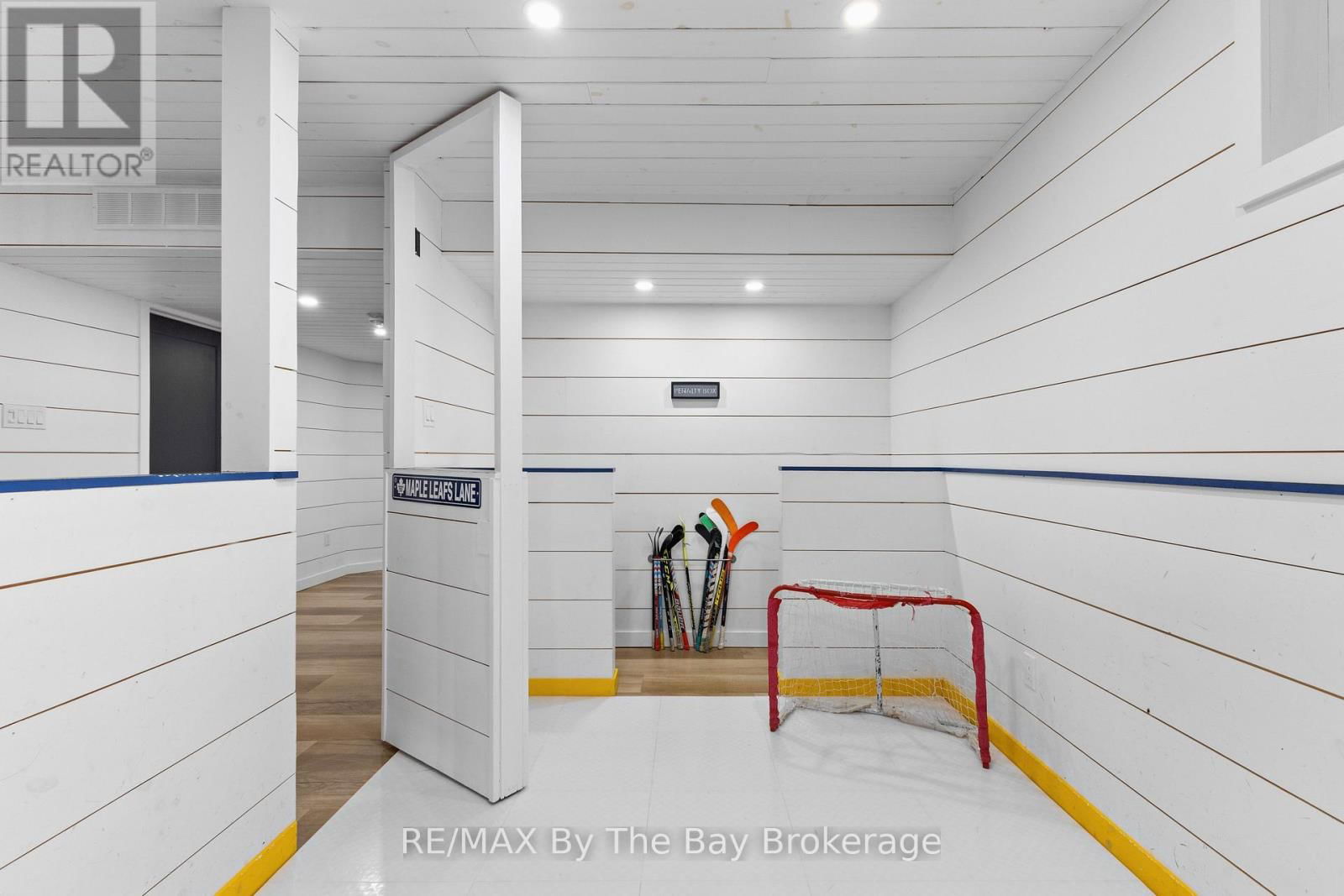 77 LOCKERBIE CRESCENT Image 46