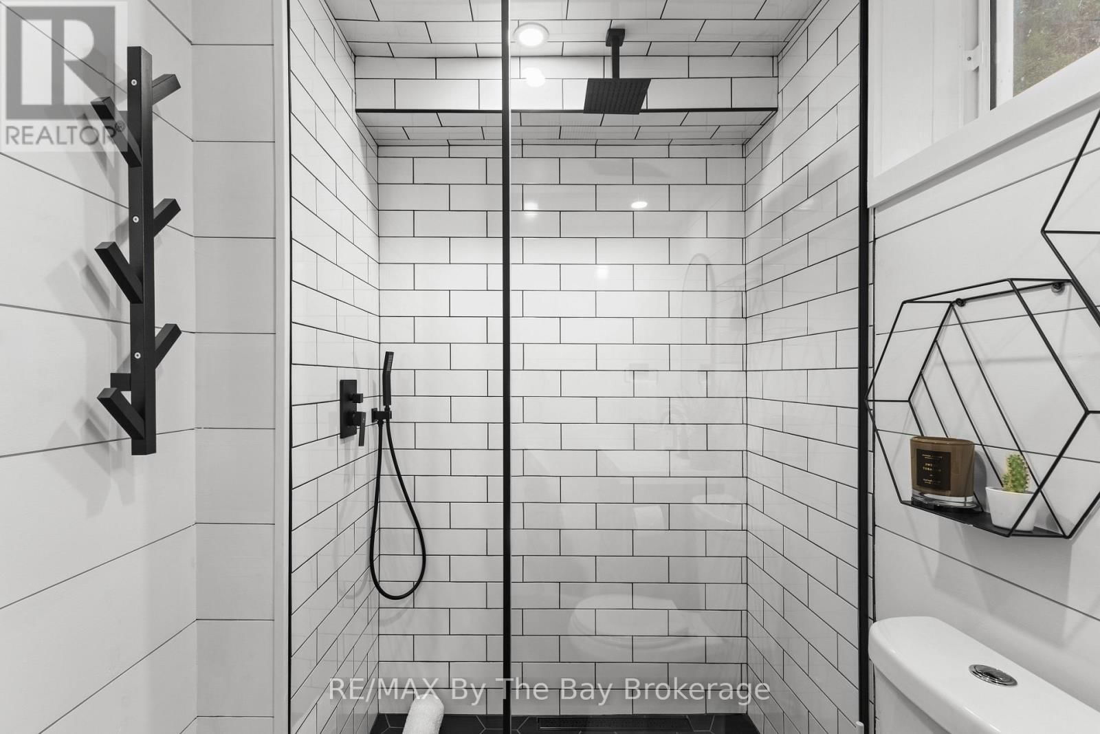77 LOCKERBIE CRESCENT Image 48