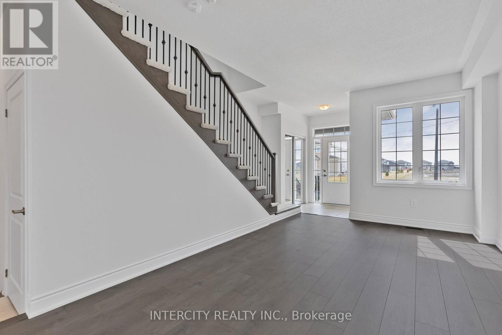 7 AVALON DRIVE Image 10