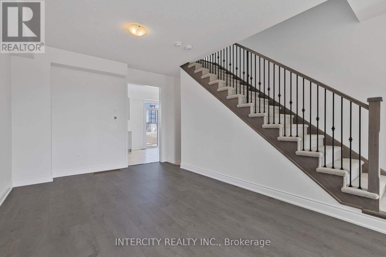 7 AVALON DRIVE Image 12