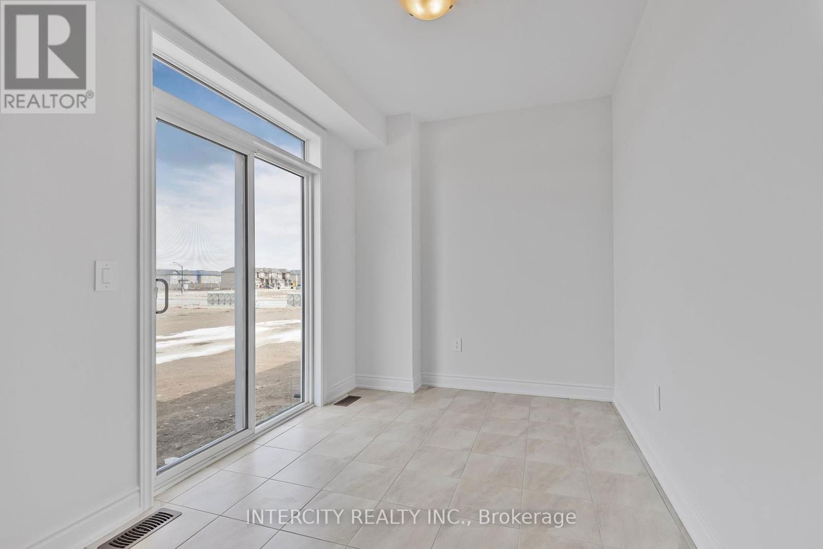 7 AVALON DRIVE Image 17