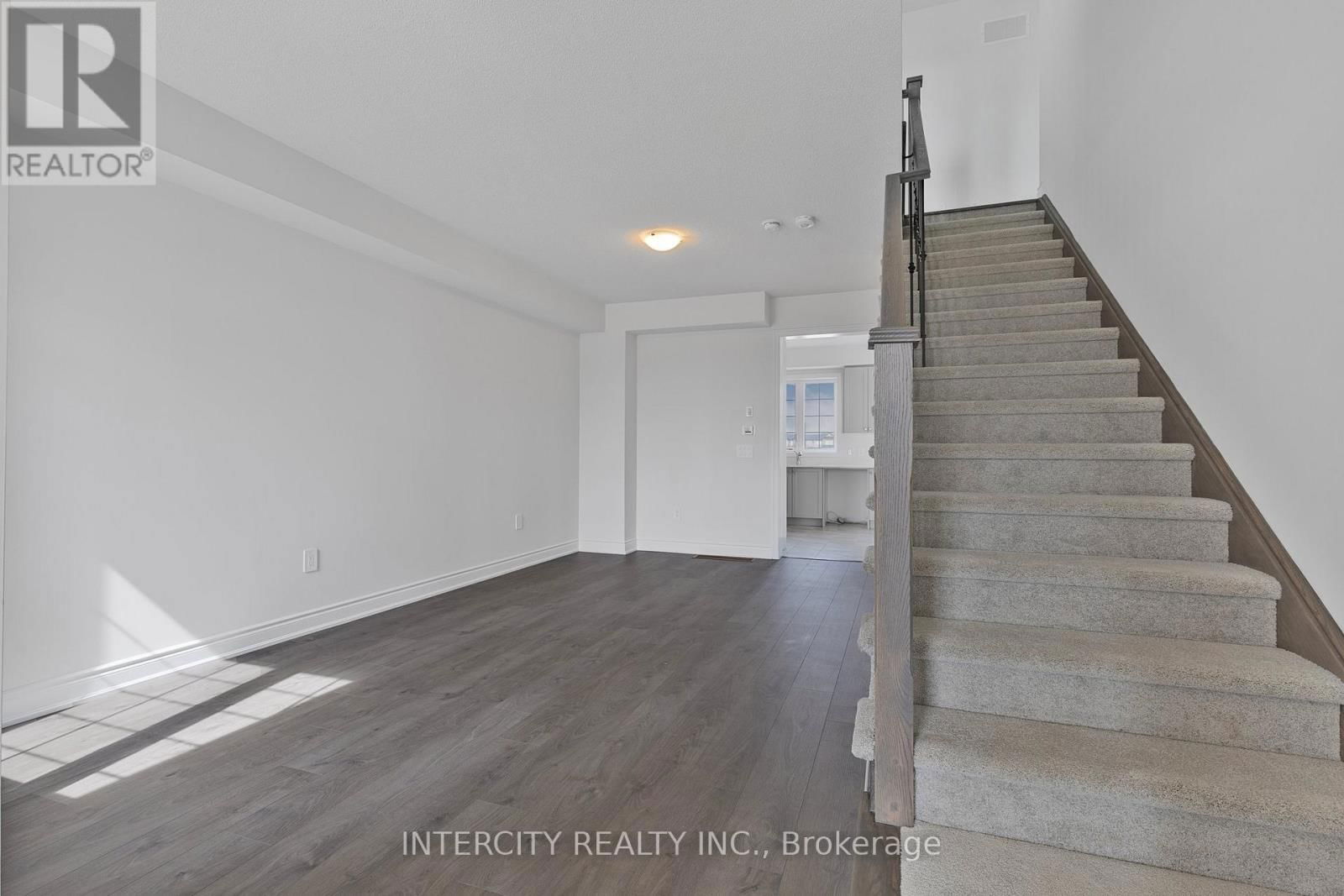 7 AVALON DRIVE Image 8