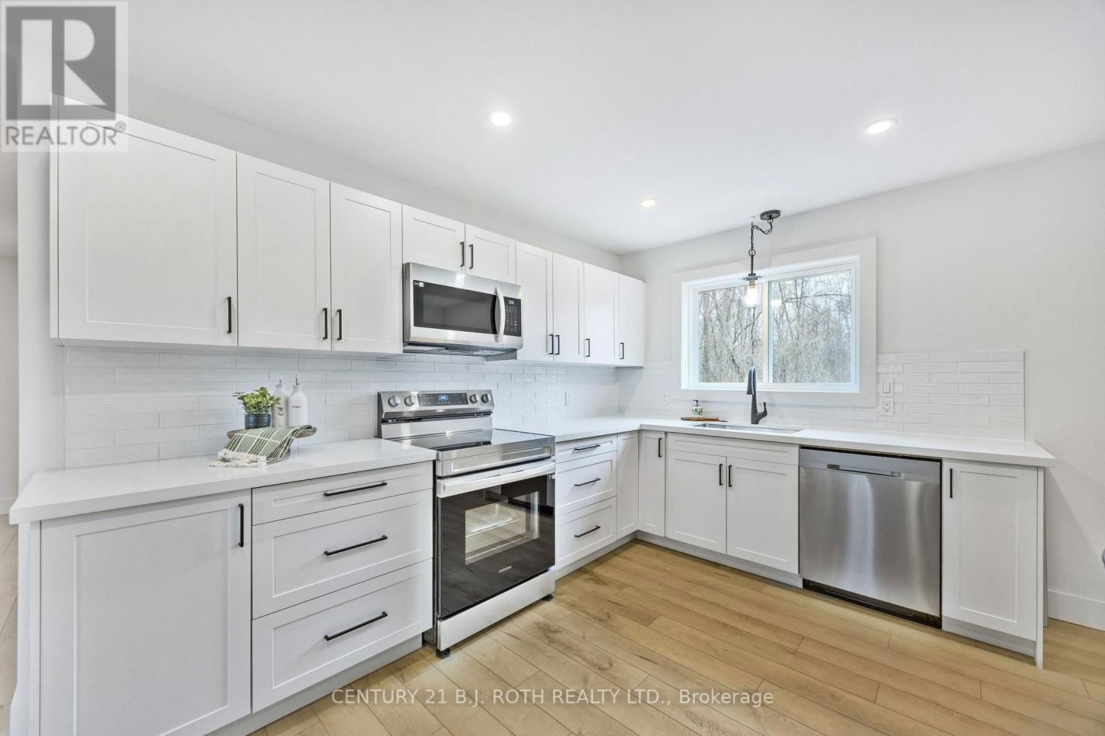 185 SILVER BIRCH CRESCENT Image 16