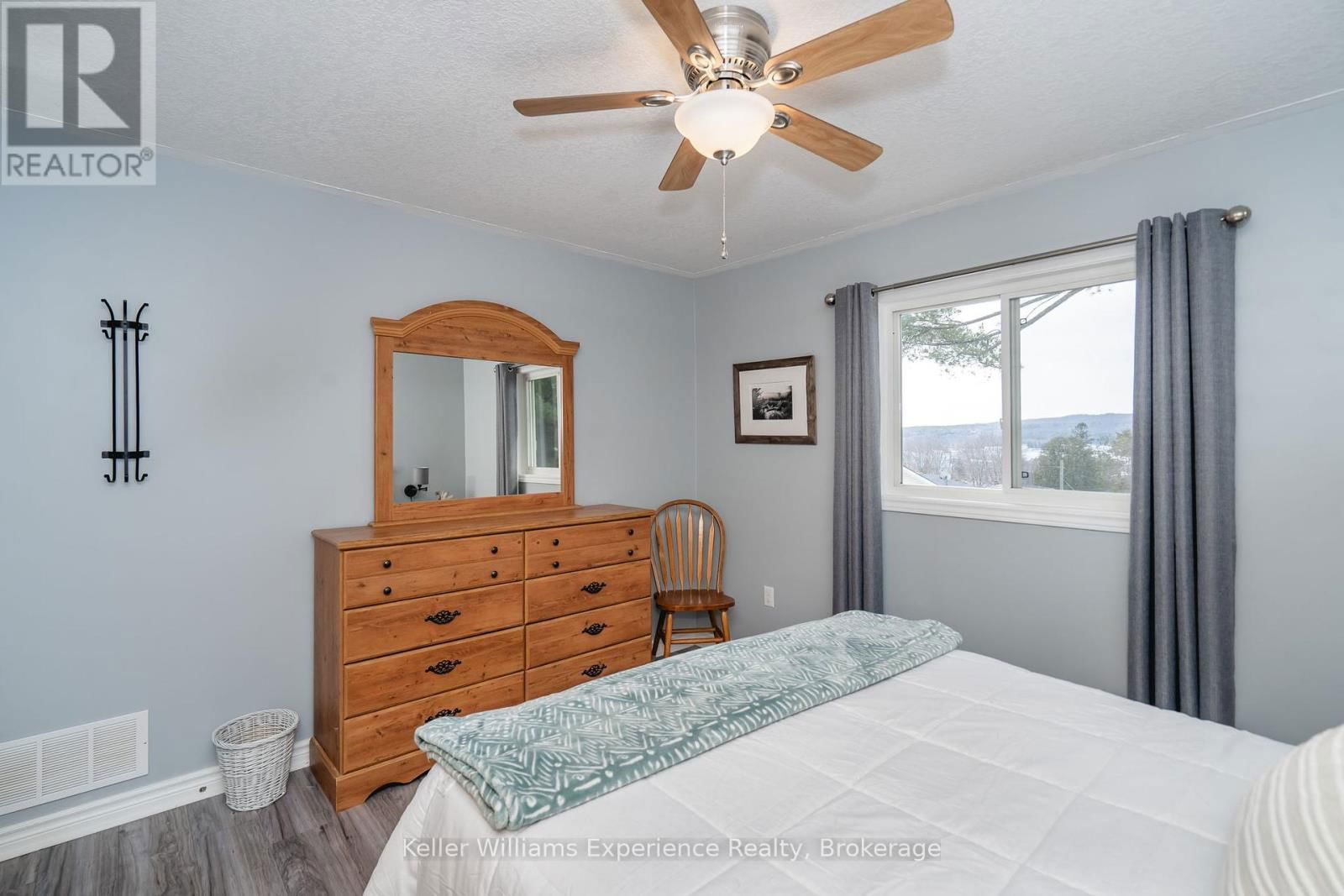 10 CLARENCE AVENUE Image 12