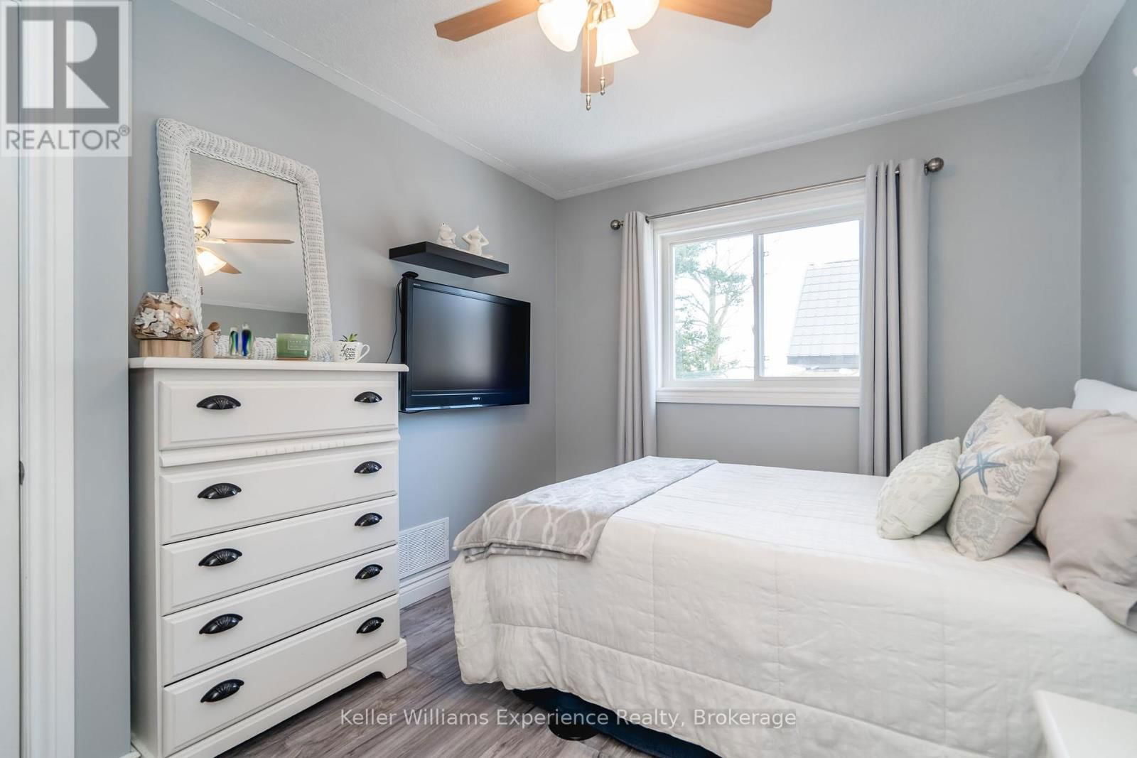 10 CLARENCE AVENUE Image 14