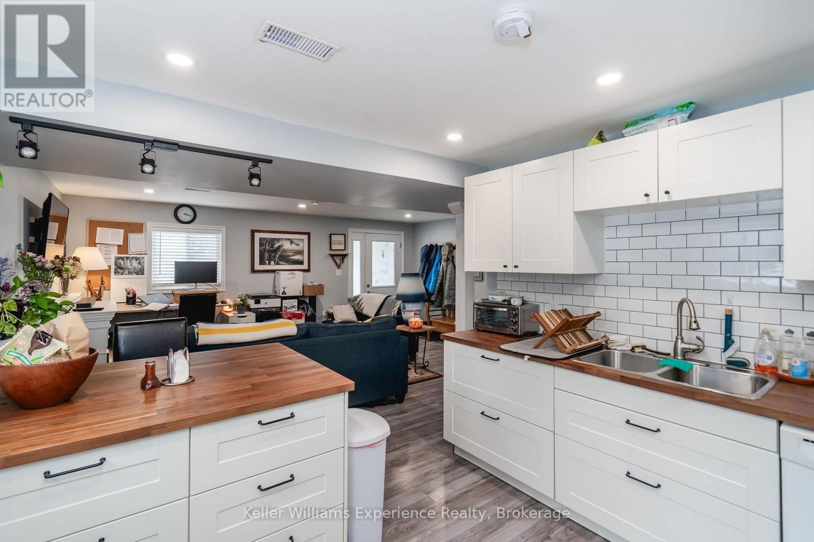 10 CLARENCE AVENUE Image 21