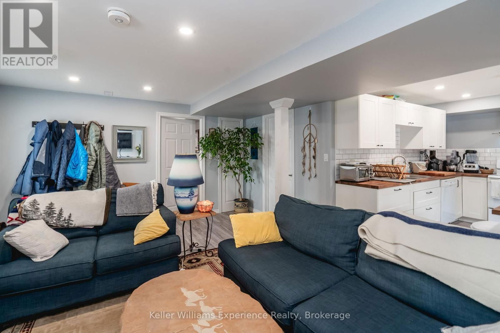 10 CLARENCE AVENUE Image 23