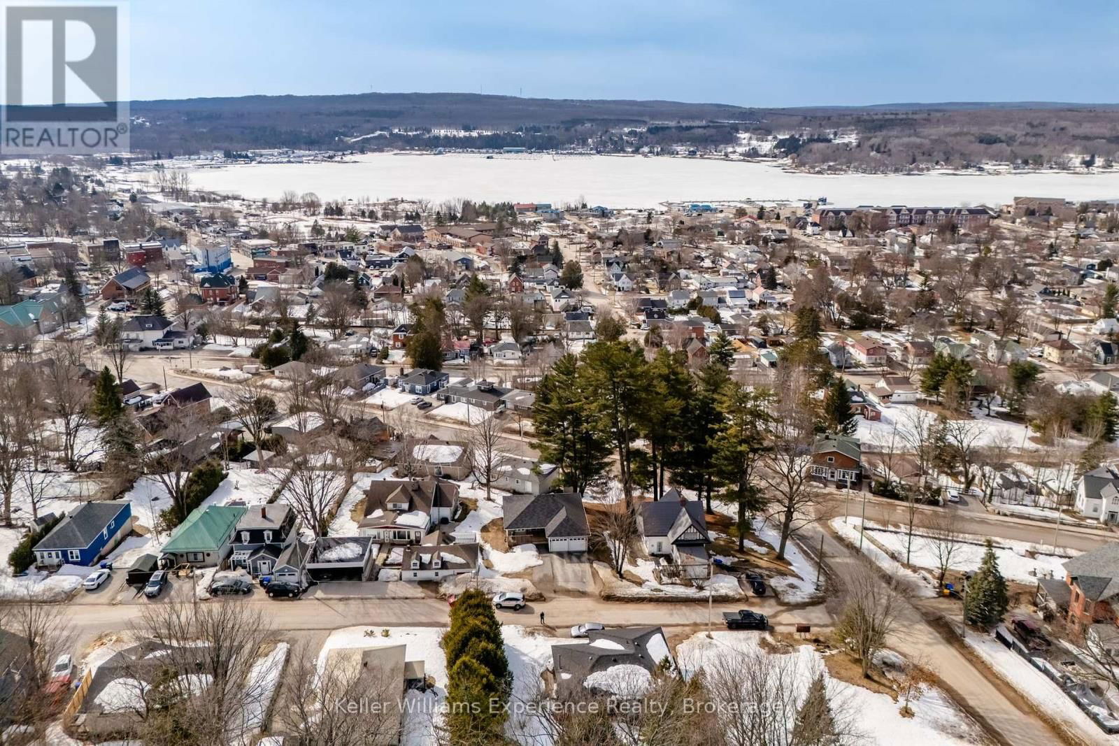 10 CLARENCE AVENUE Image 31