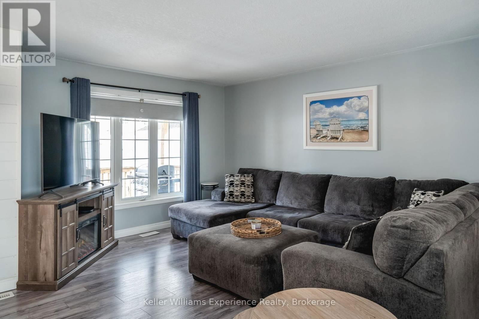 10 CLARENCE AVENUE Image 8