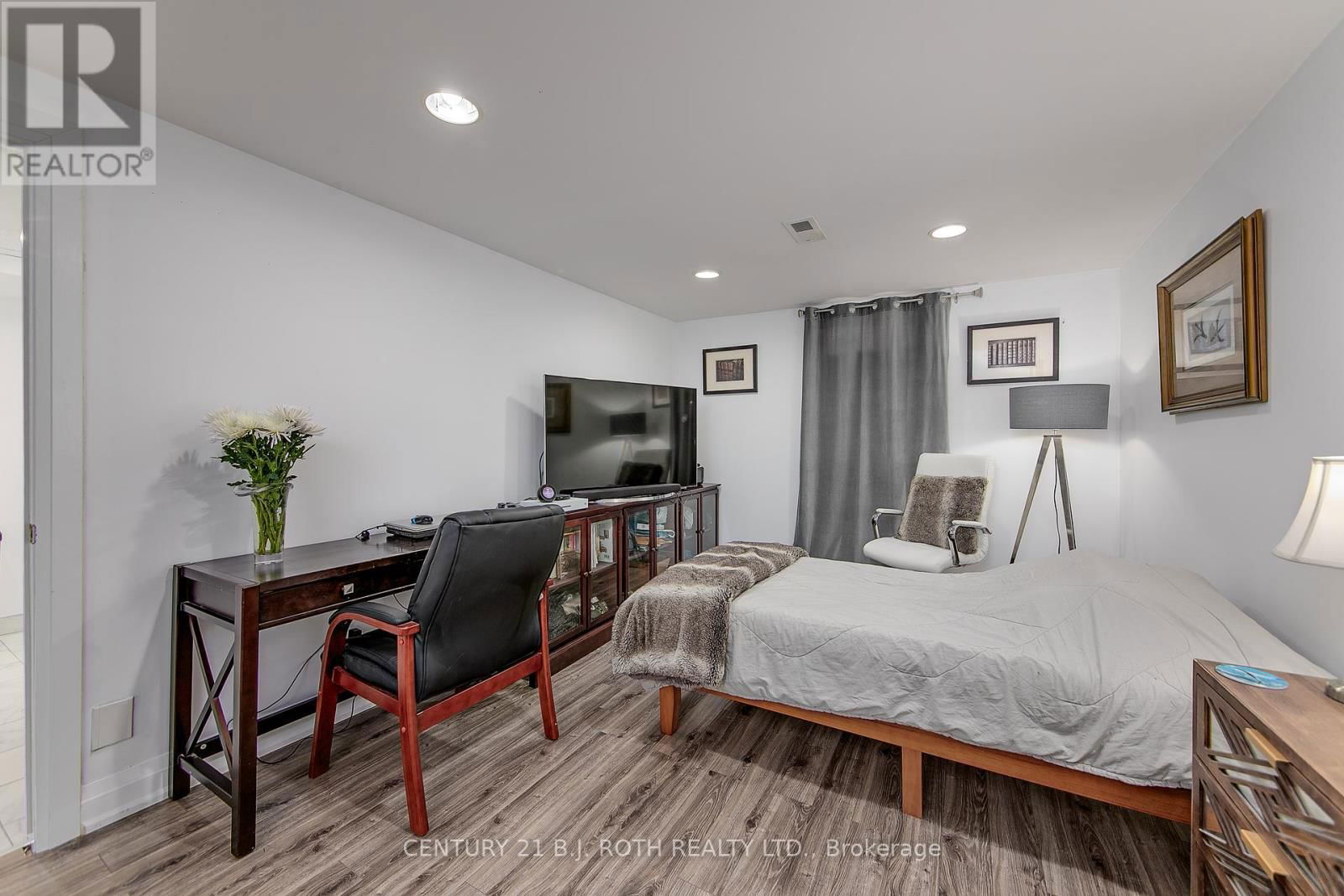 124 BROWN STREET Image 23