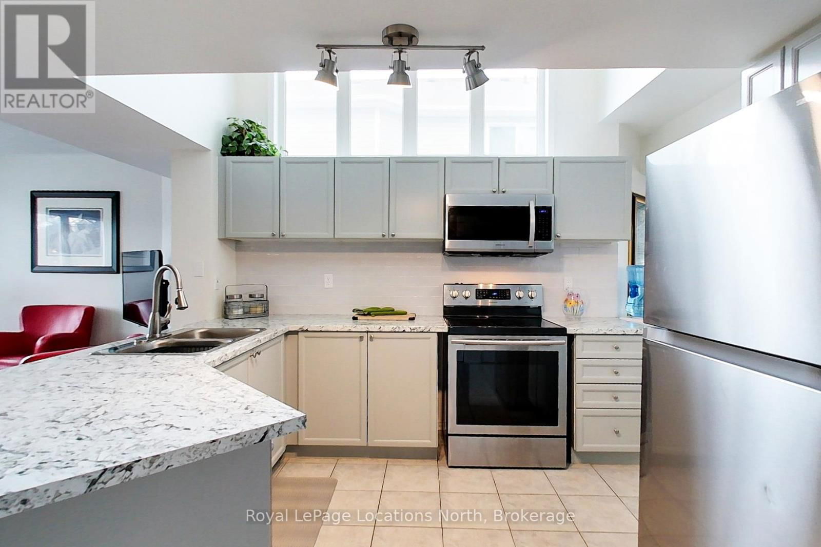 28 BARKER BOULEVARD Image 13