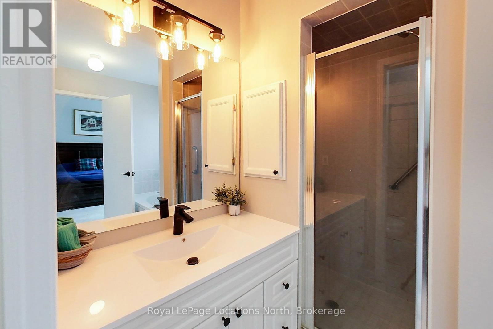 28 BARKER BOULEVARD Image 25