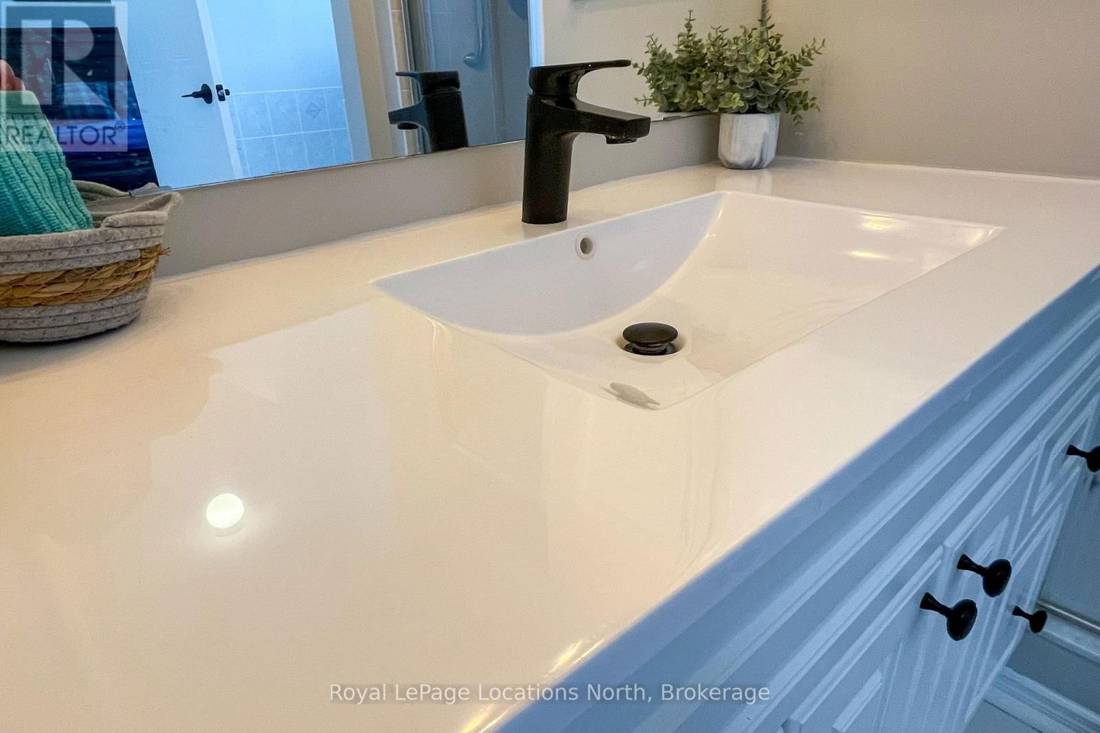 28 BARKER BOULEVARD Image 27