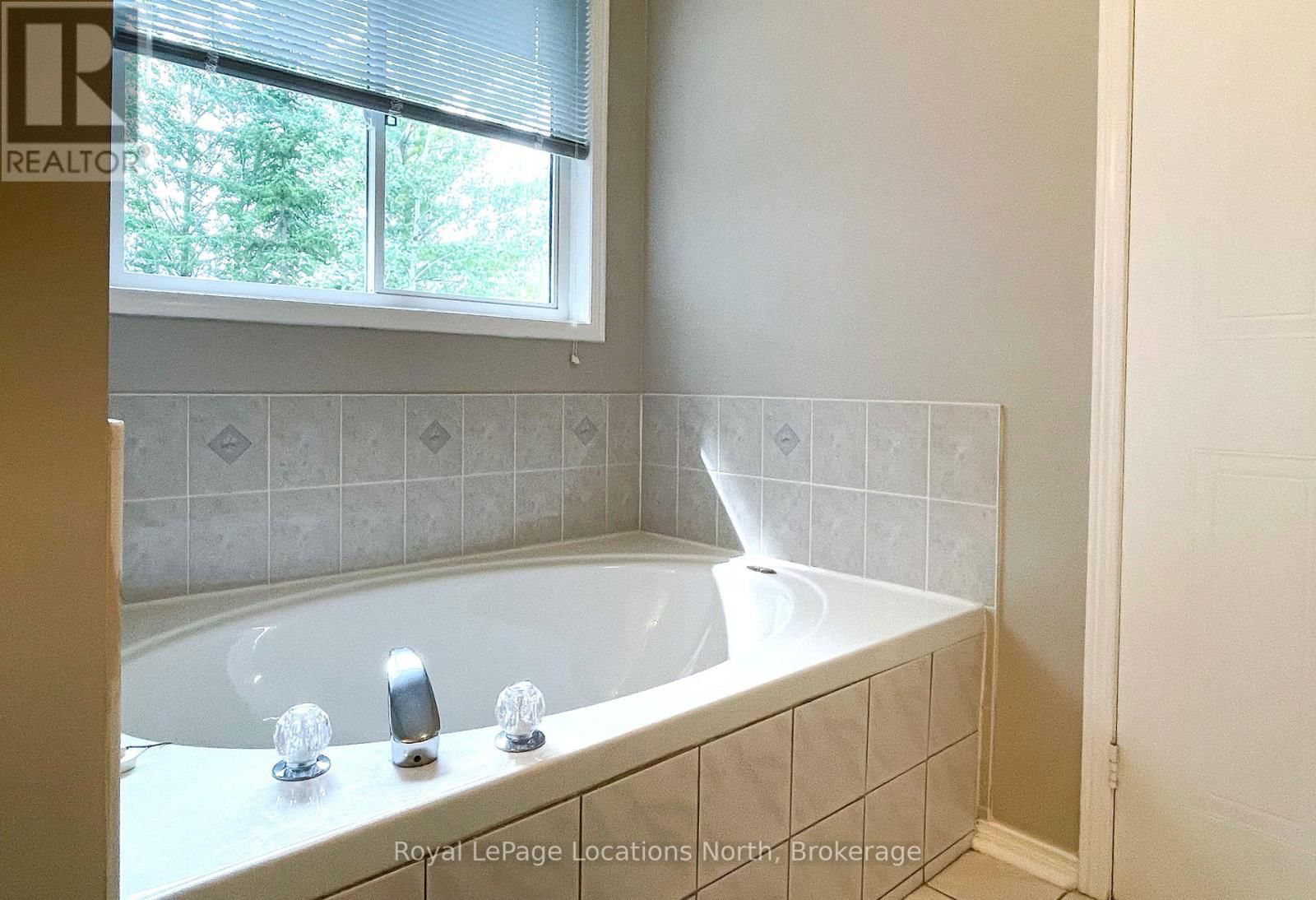 28 BARKER BOULEVARD Image 29