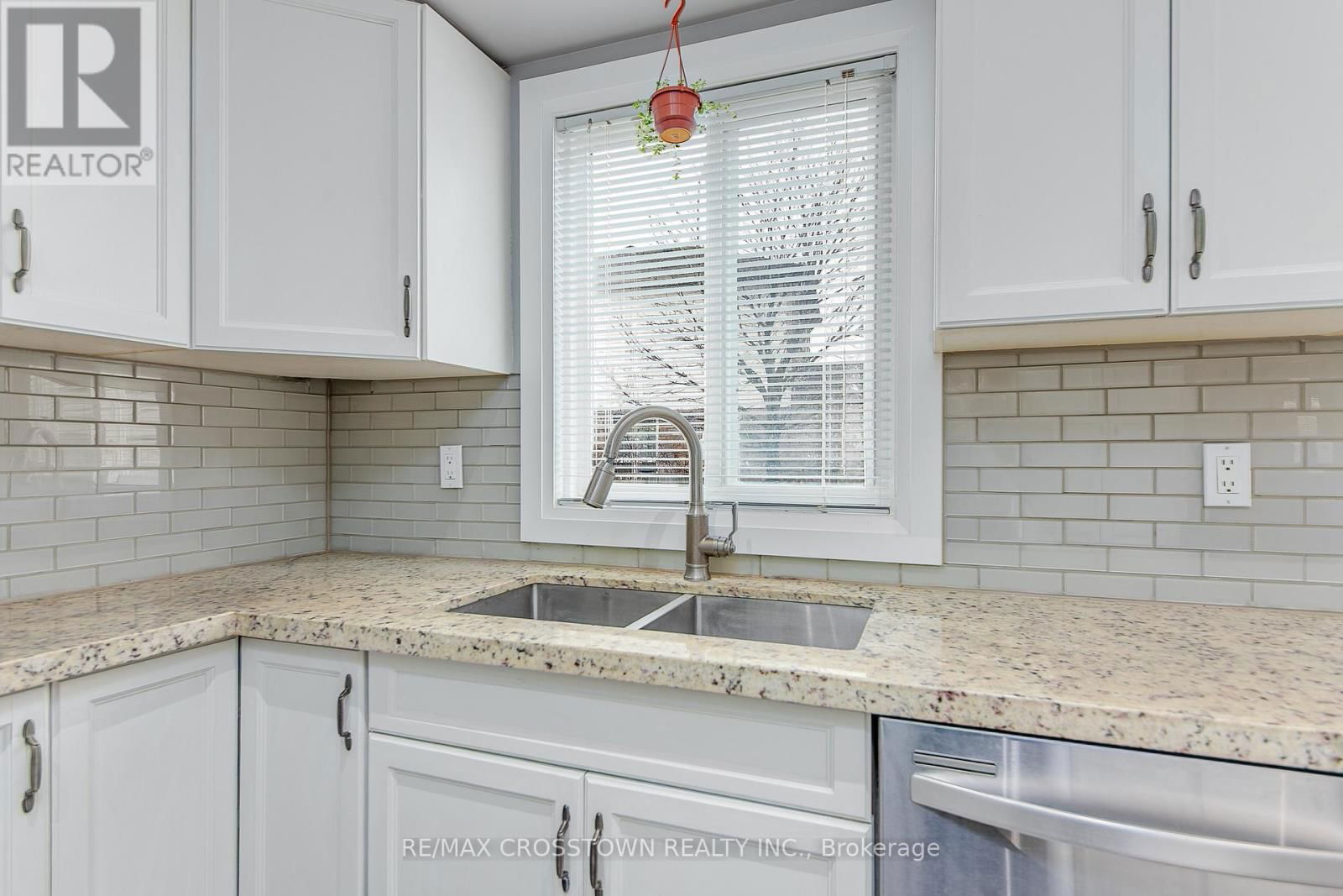 9 PATTERSON PLACE Image 18