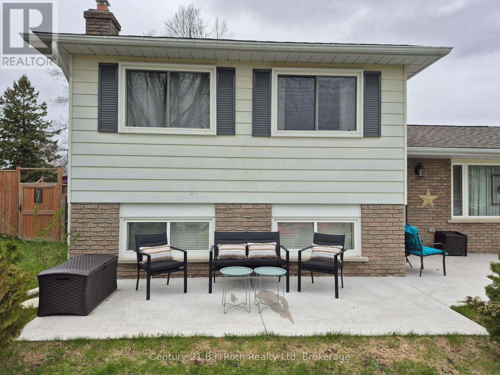 1055 GLEN EAGLES CRESCENT Image 2