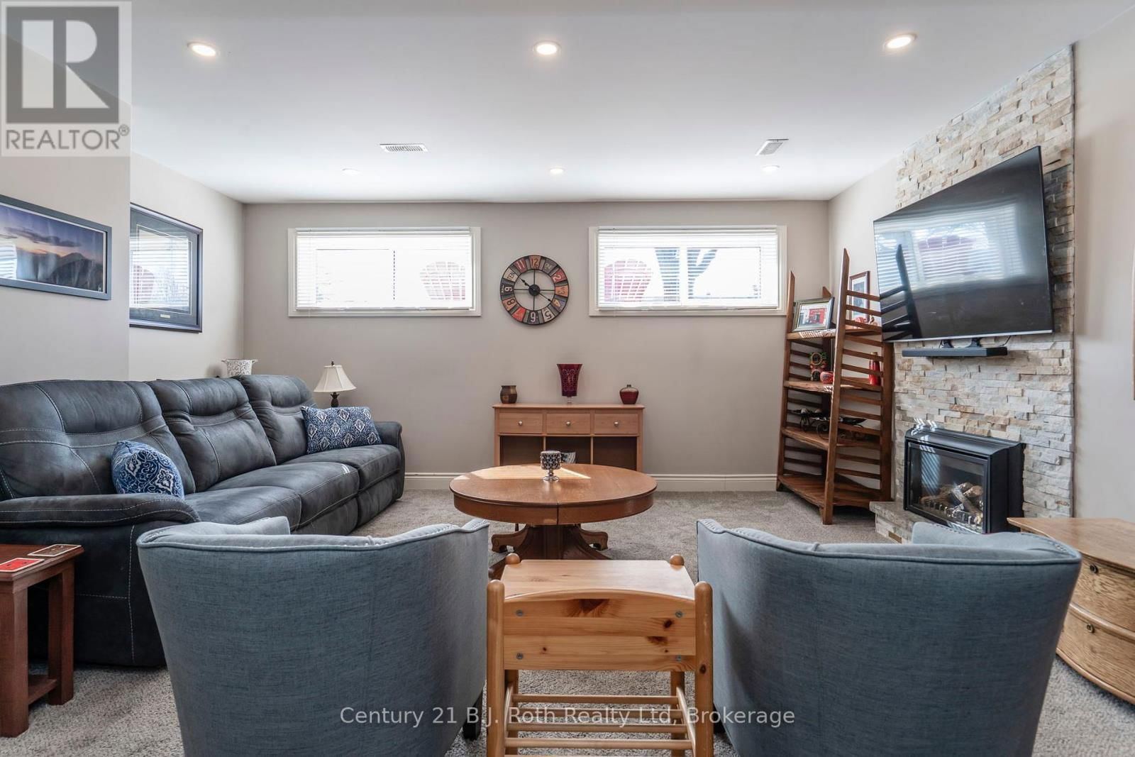 1055 GLEN EAGLES CRESCENT Image 20
