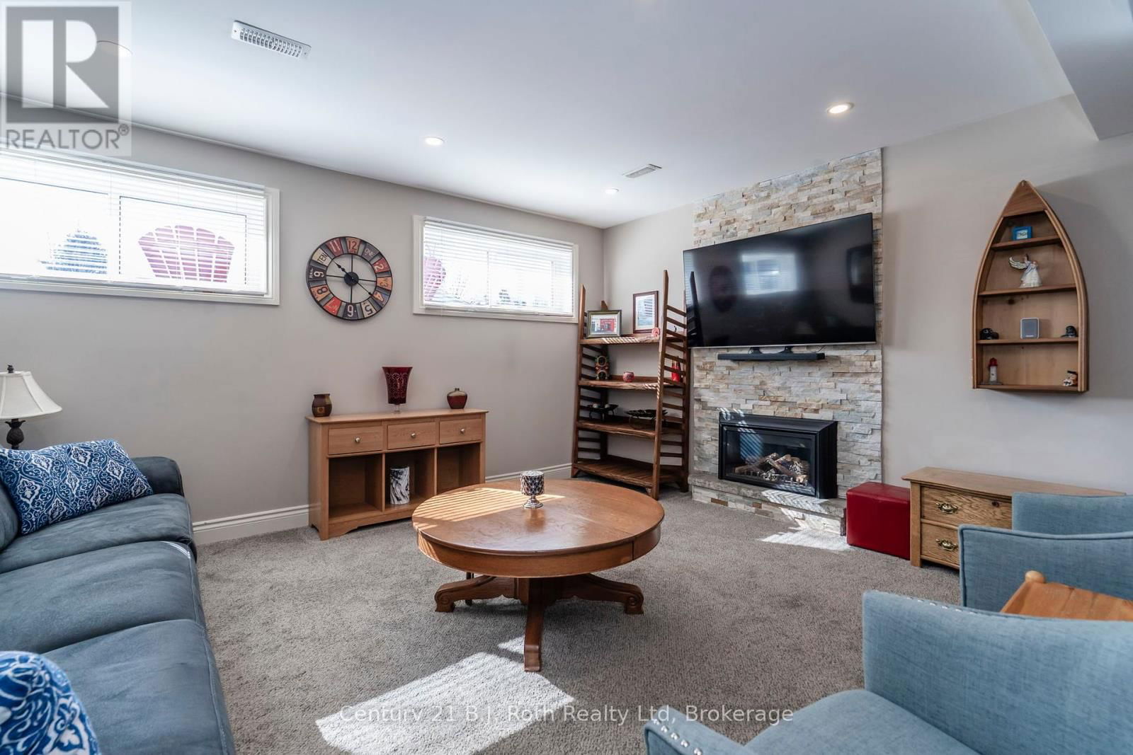 1055 GLEN EAGLES CRESCENT Image 22