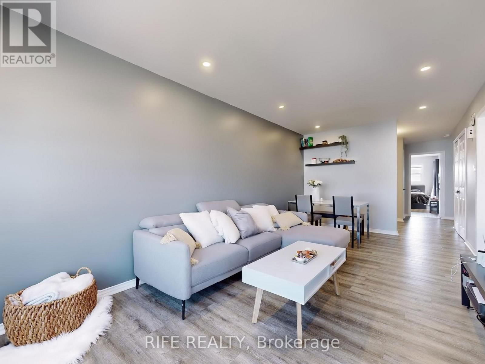 34 - 120 D'AMBROSIO DRIVE Image 2