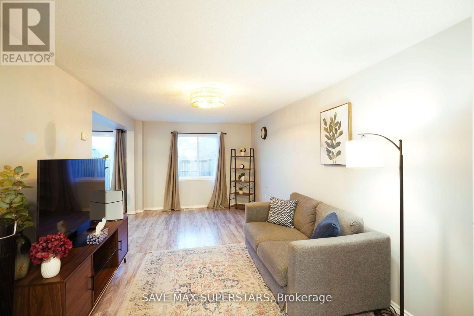 5 MAJESTY BOULEVARD Image 10