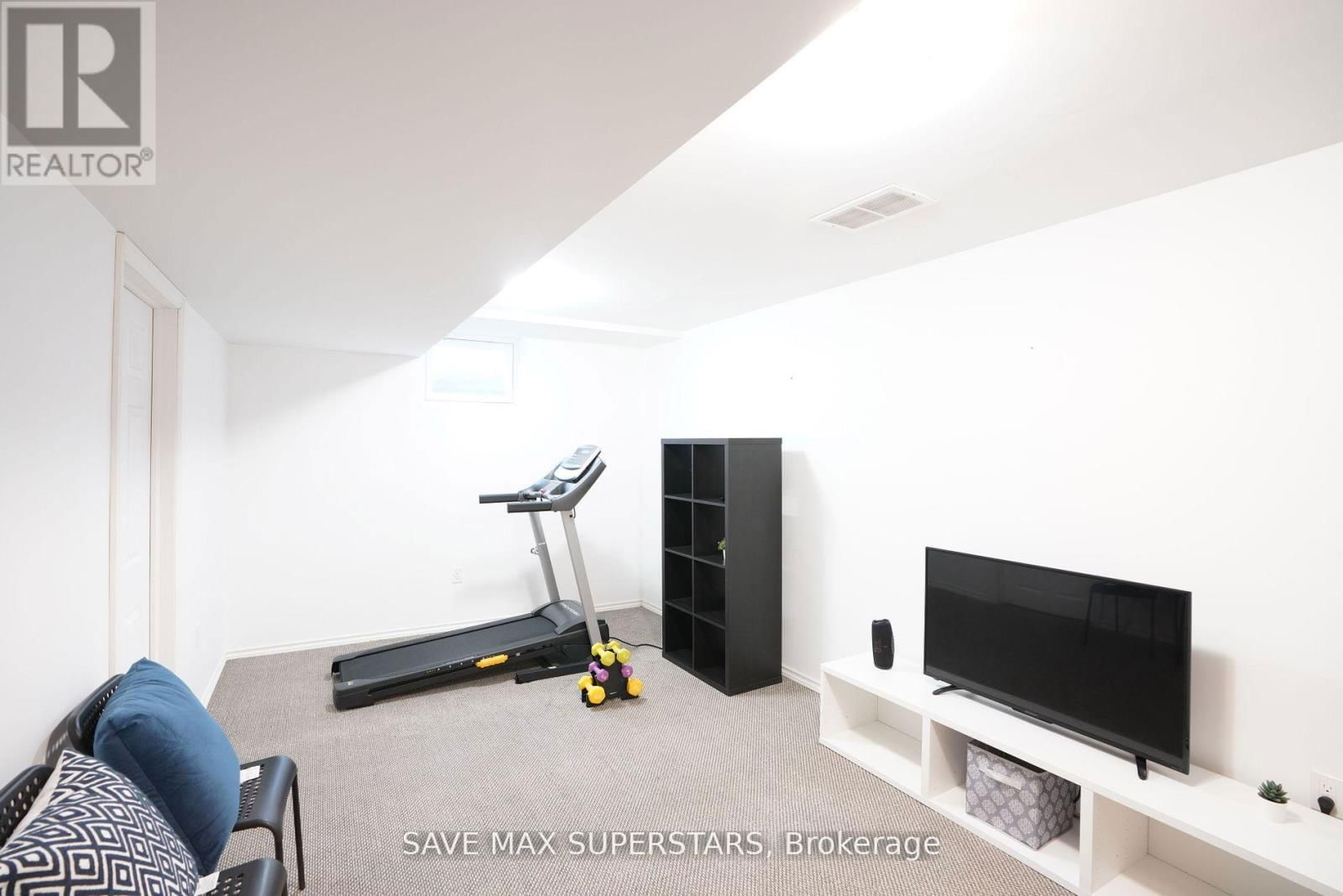 5 MAJESTY BOULEVARD Image 30
