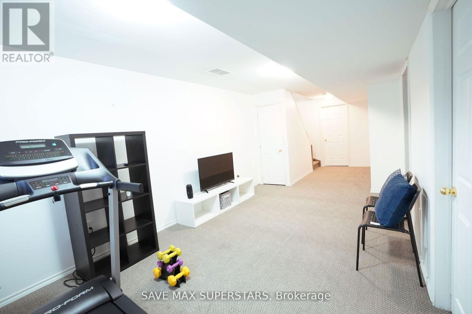 5 MAJESTY BOULEVARD Image 32