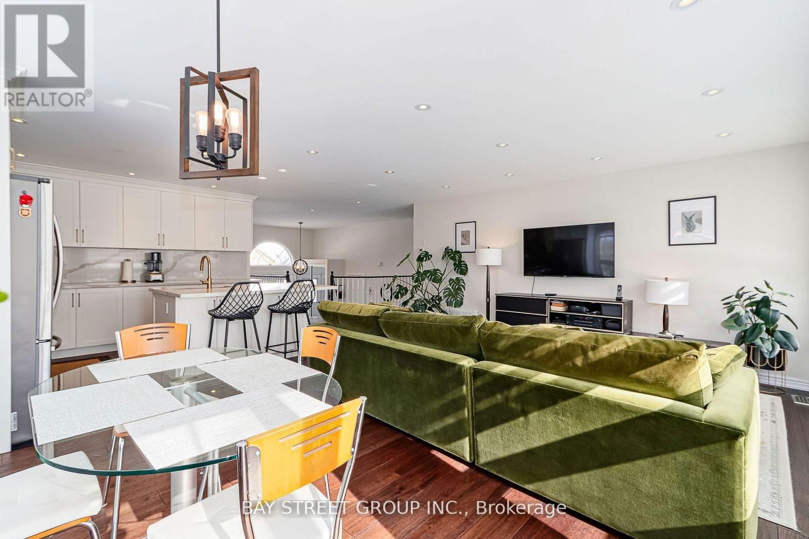 469 RAMBLEWOOD DRIVE Image 18