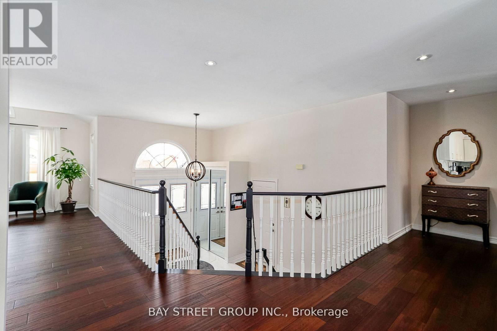 469 RAMBLEWOOD DRIVE Image 6