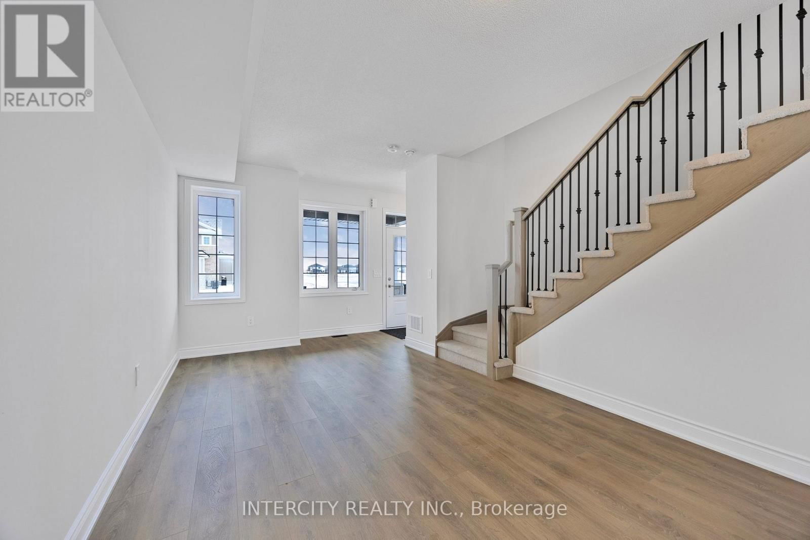 5 AVALON DRIVE Image 32