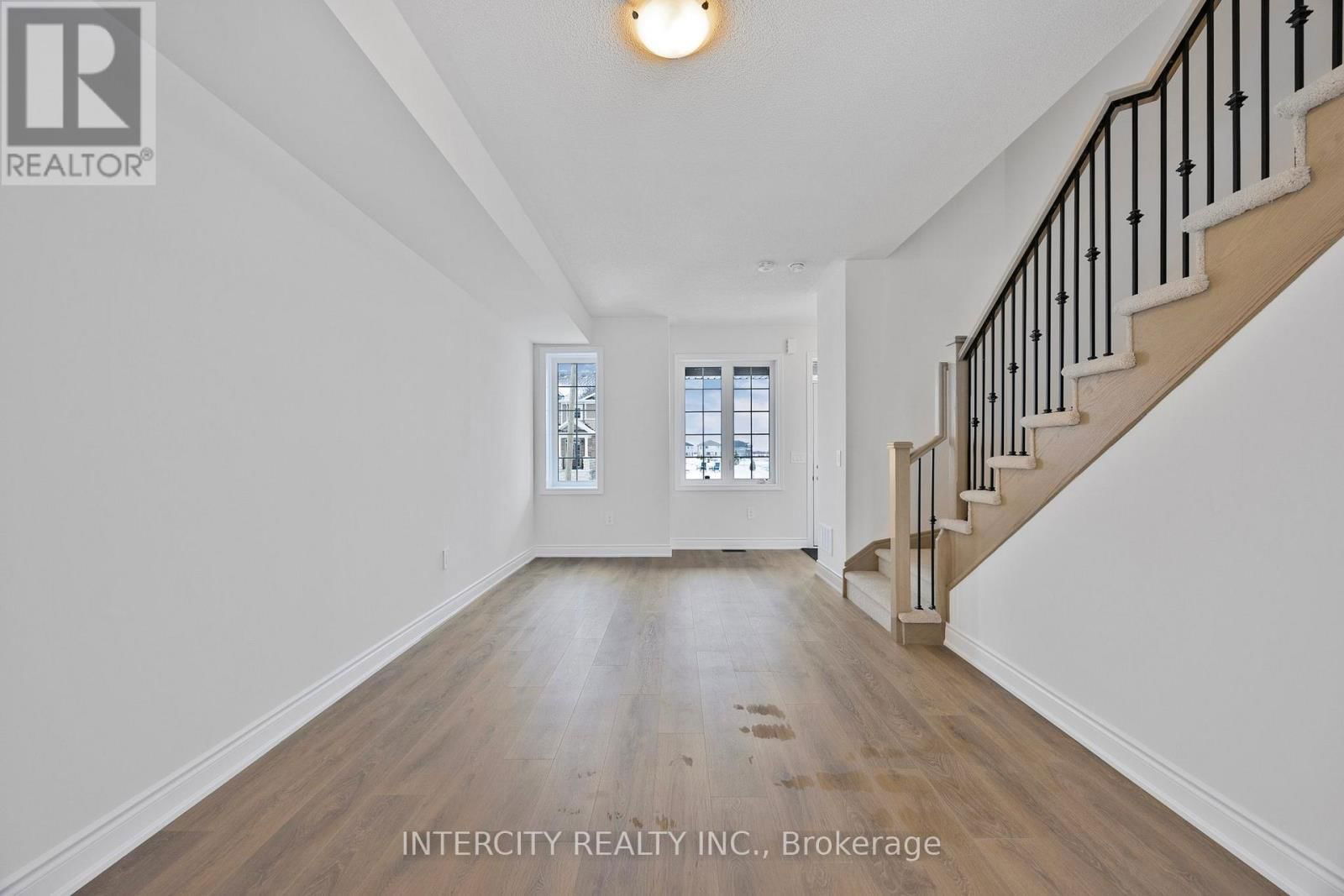 5 AVALON DRIVE Image 33