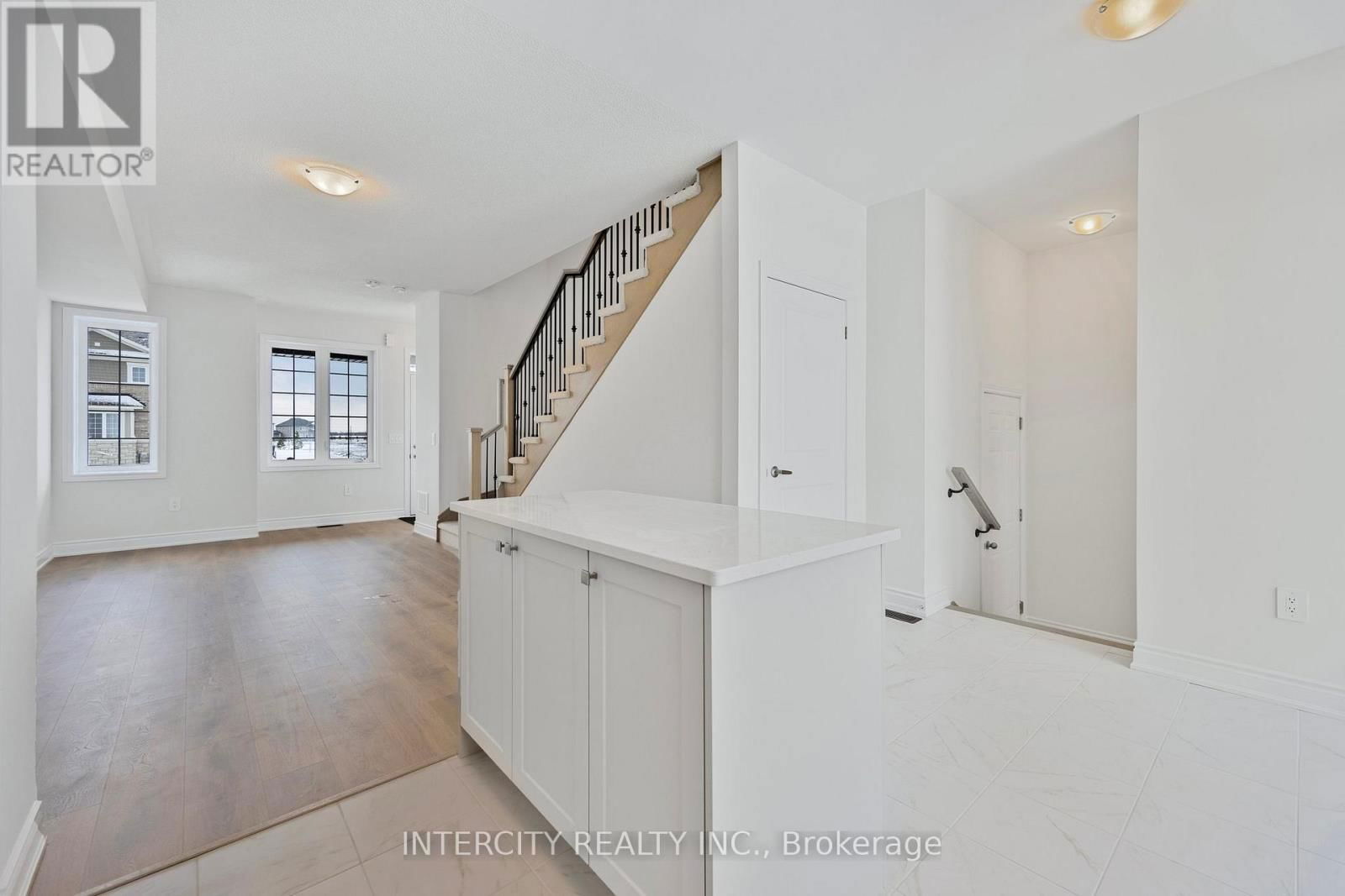 5 AVALON DRIVE Image 38