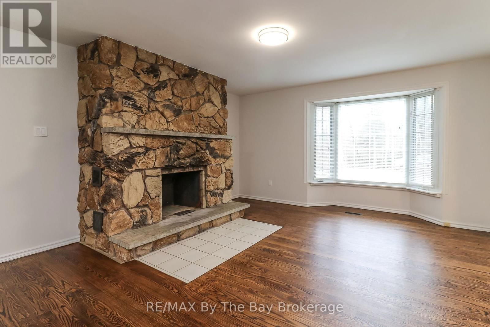 12 BRIDLEWOOD CRESCENT Image 10