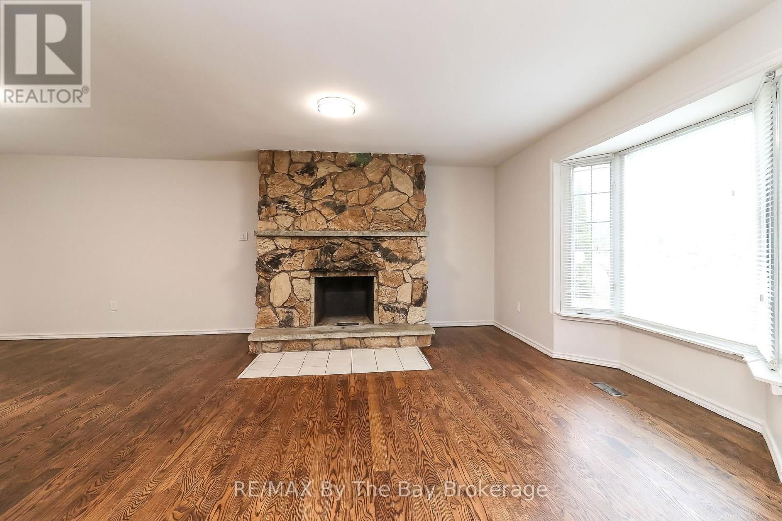 12 BRIDLEWOOD CRESCENT Image 11