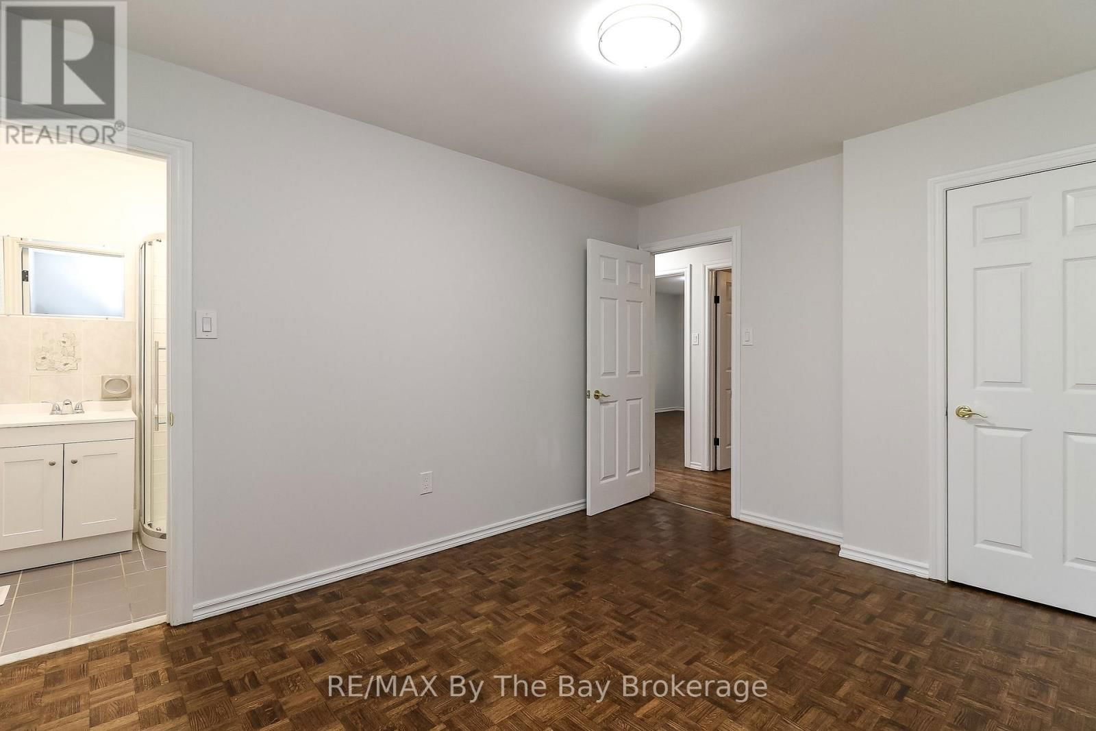 12 BRIDLEWOOD CRESCENT Image 32