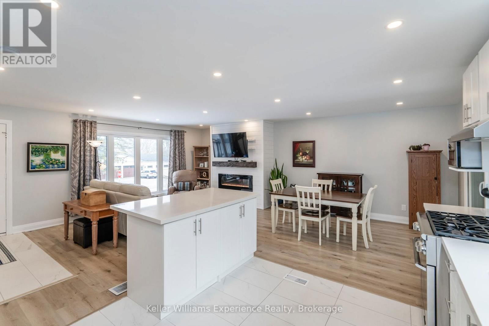 857 VICTORIA STREET Image 10