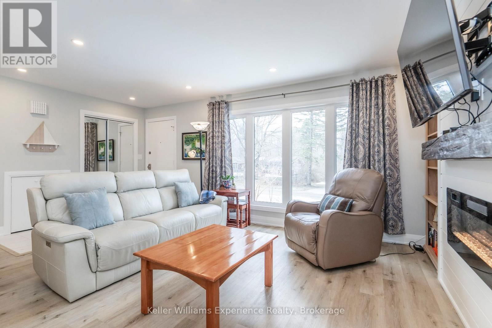 857 VICTORIA STREET Image 14
