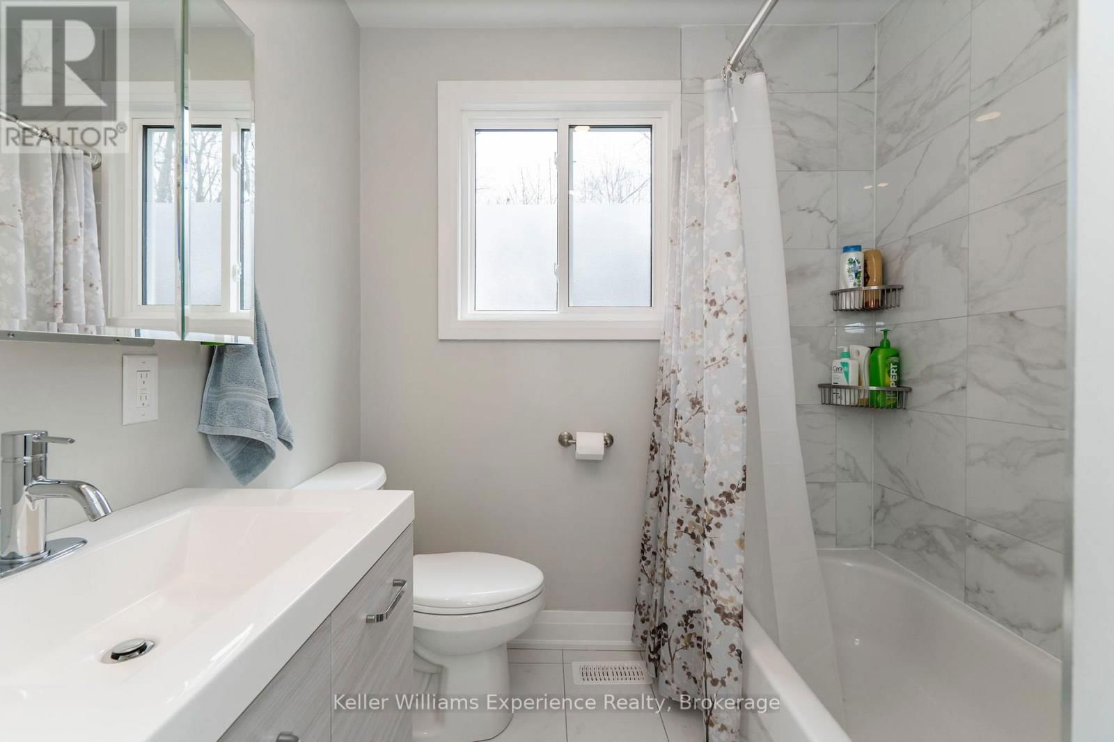 857 VICTORIA STREET Image 20